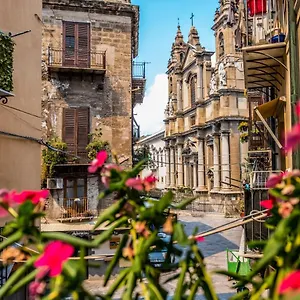 Charming Studio In The Heart Of Historic Center , Palermo Italia